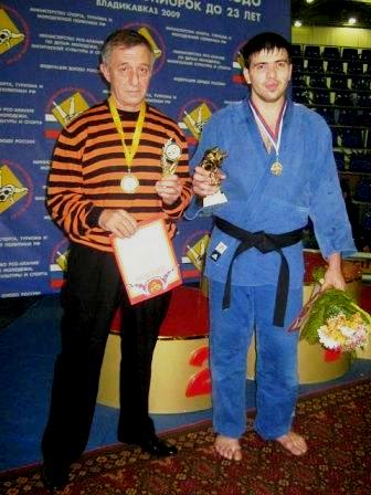 Чемпион с тренером Ю.Лолаевым.