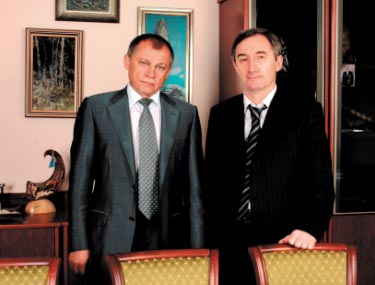 Александр Ахполов (слева) и Валерий Дзгоев в министерстве финансов РФ.
