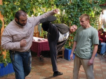 %D1%80%D0%B5%D0%BF%D0%B5%D1%82%D0%B8%D1%86%D0%B8%D1%8F %D0%B4%D1%80%D0%B0%D0%BA%D0%B8 %D1%81 %D0%BA%D0%B0%D1%81%D0%BA%D0%B0%D0%B4%D0%B5%D1%80%D0%B0%D0%BC%D0%B8 бесо гатаев биография личная жизнь жена