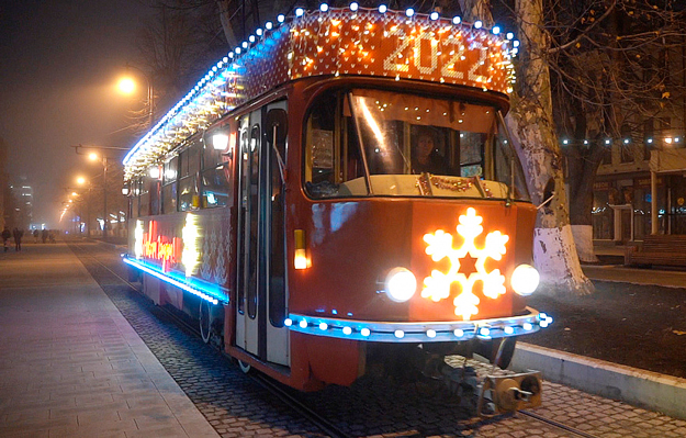 Во Владикавказе к Новому году пущен бесплатный «волшебный» трамвай