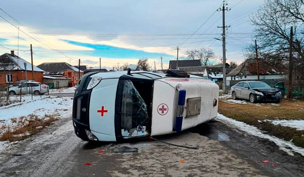 В Ардоне машина скорой помощи перевернулась после столкновения с «Тойотой» под управлением 29-летней сельчанки