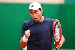 Аслан КАРАЦЕВ вышел в четвертьфинал турнира ATP в Сиднее