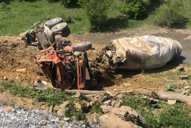 На автодороге Батако-Хурикау погиб водитель «Камаза», допустивший опрокидывание автомашины