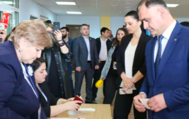 Алан ГАГЛОЕВ — кто обошел действующего президента Южной Осетии на выборах