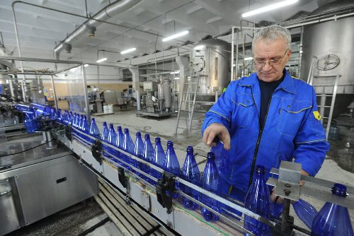 Заводы по выпуску минералки в Осетии столкнулись с дефицитом тары