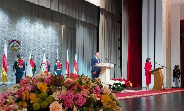Алан ГАГЛОЕВ принес клятву на Конституции Южной Осетии