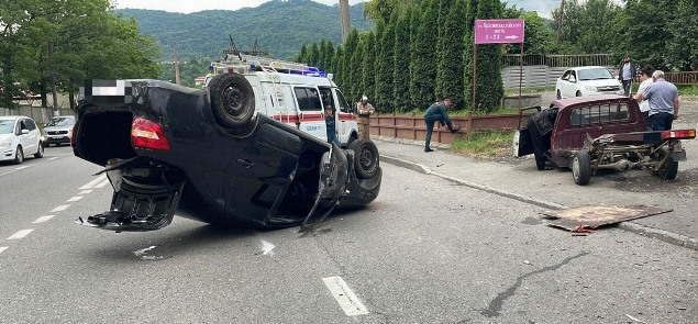 ДТП во Владикавказе: водитель «Лады Гранты» сделал сальто-мортале и отправил в больницу женщину-водителя