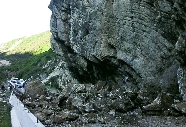 Сильный камнепад прервал движение между Севером и Югом Осетии