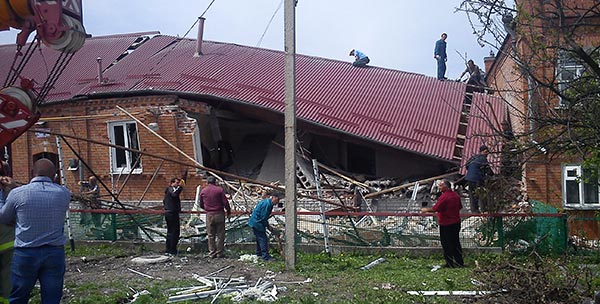 В селении Гизель Северной Осетии взрывом разрушило дом. Пострадал хозяин