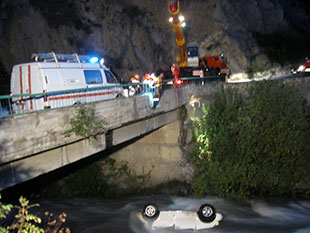 В Куртатинском ущелье «Мерседес» опрокинулся в реку, водитель погиб