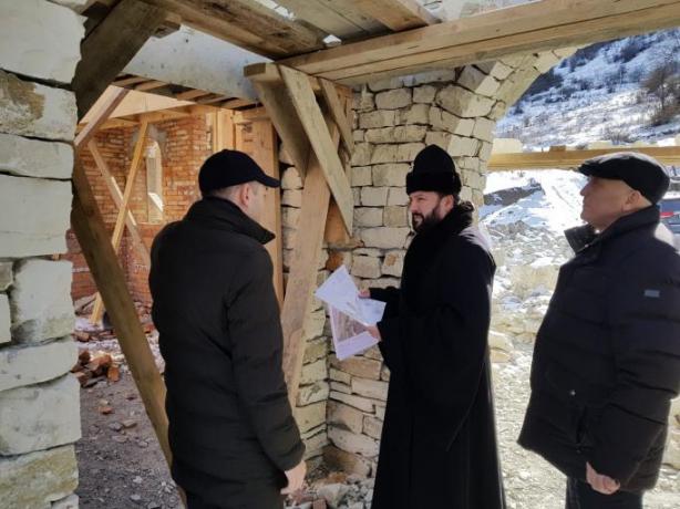 Архиепископ Леонид осмотрел строящийся храм Святого Георгия в горной Осетии