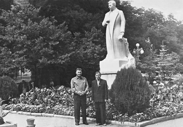 Скульптурный вождь во Владикавказе