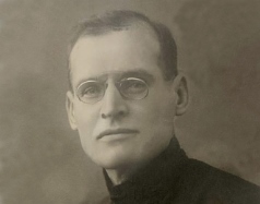 Автор песни, которую исполнили 1100 человек